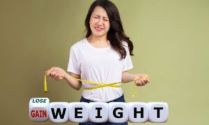 wellhealthorganic.com:easy-way-to-gain-weight-know-how-raisins-can-help-in-weight-gain